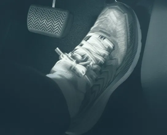 アクセルペダルによる 自由自在な加減速