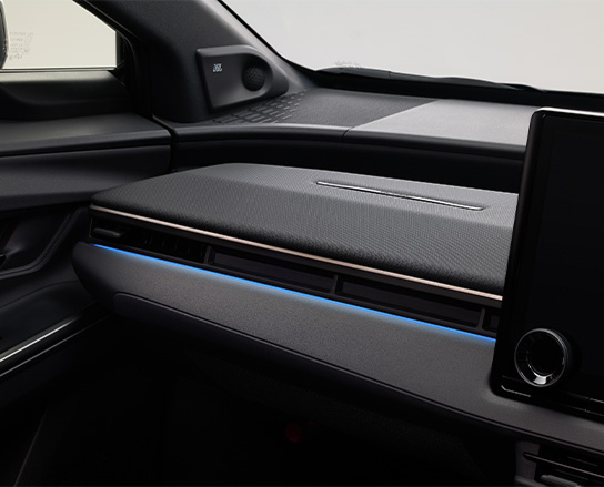 乗る人をもてなす光の演出